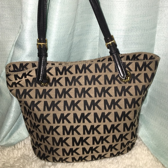 Michael Kors Handbags - Michael Kors purse