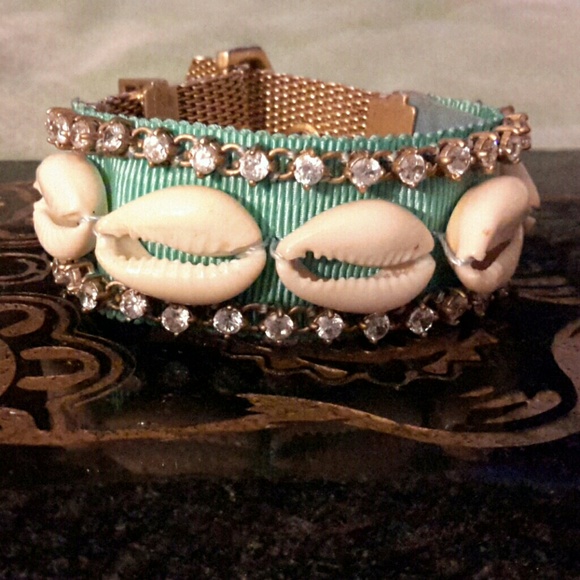 Juicy Couture Rare cowry shell crystal bracelet