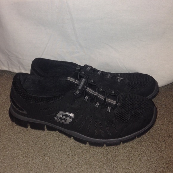 Black Skechers flex sneakers
