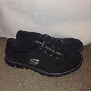 Black Skechers flex sneakers