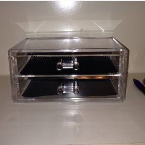 Make up organizer