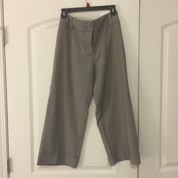 🎉🎉Any Season Capris🎉🎉