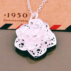 925 Sterling Silver Plated Flower Pendant Necklace