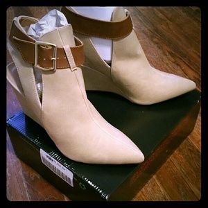 Michael Antonio NIB Booties with wedge heel Sz 8.5