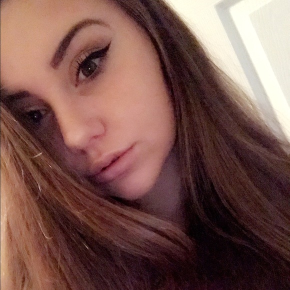 Meet your Posher, Alexis - Picture 4 of 4