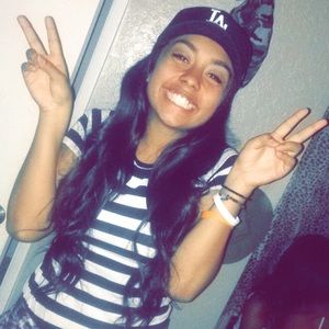 Meet your Posher, Cassandra