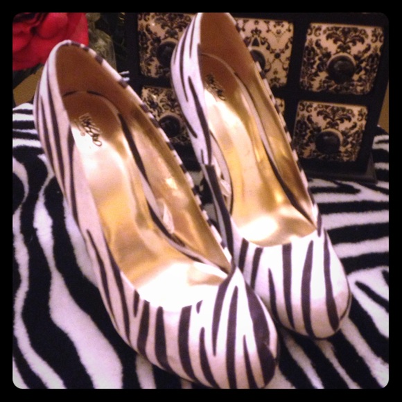 Nwot Zebra print heels. Super cute!