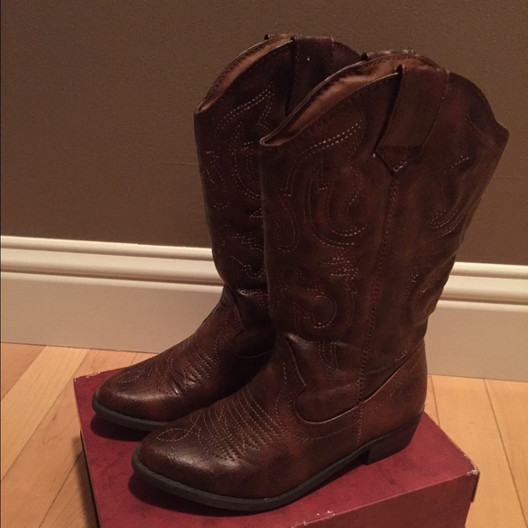 SOLD!!! Girls Steve Madden Boots - Size 1 - Picture 2 of 2
