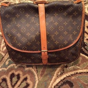 AUTHENTIC louis vuitton Saumur 35