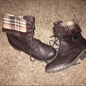Lace up or fold over boots with plaid.