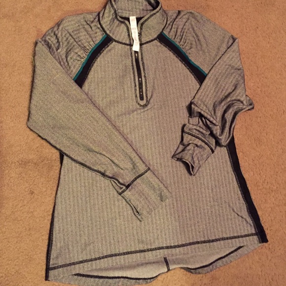 AEO Active mock neck w/ thumb holes and mesh back