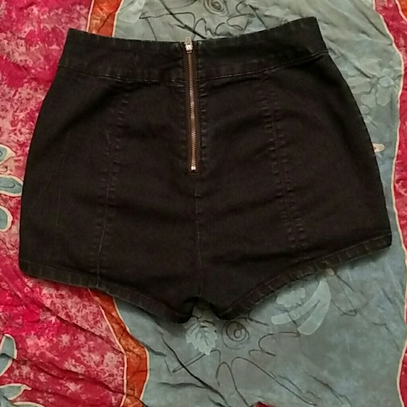ZIPPER BACKED RETRO KIMCHI BLUE SHORTS FROM URBAN.