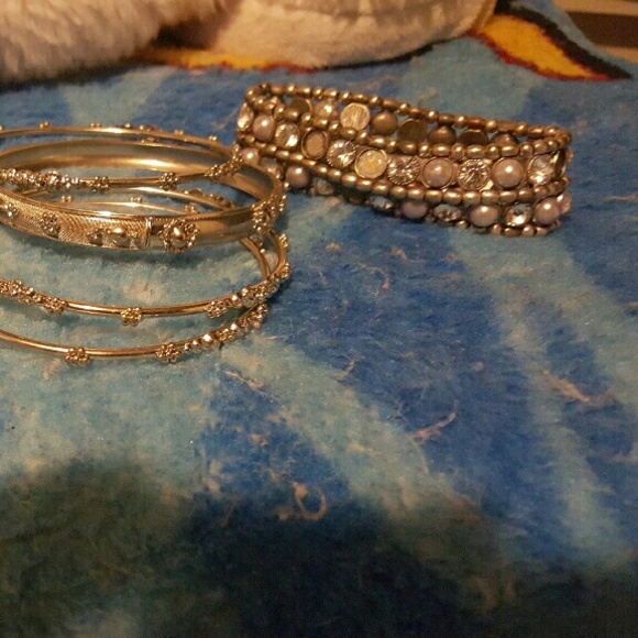 Bracelets - Picture 2 of 4