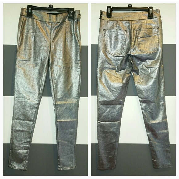 🚨LAST PAIR🚨Silver metallic pants NWOT - Picture 3 of 4
