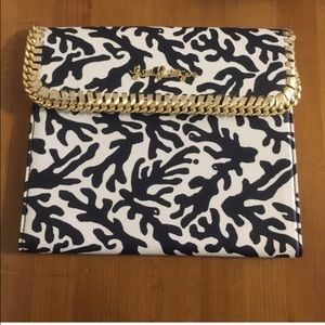 Lilly Pulitzer IPad case. Fits all size iPads