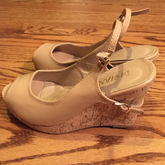 Nude Wedges