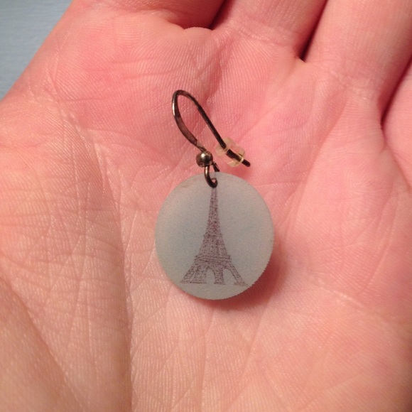 Worn once! Beautiful Lt blue Eiffel Tower earrings - Picture 3 of 3