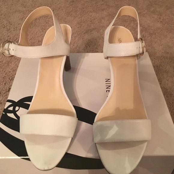 👠👠👠White Nine West Sandals. $10