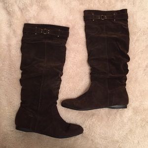 Madden Girl Bumarang Suedette Flat Boot, Brown, 11