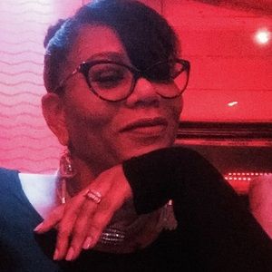 Meet your Posher, Della