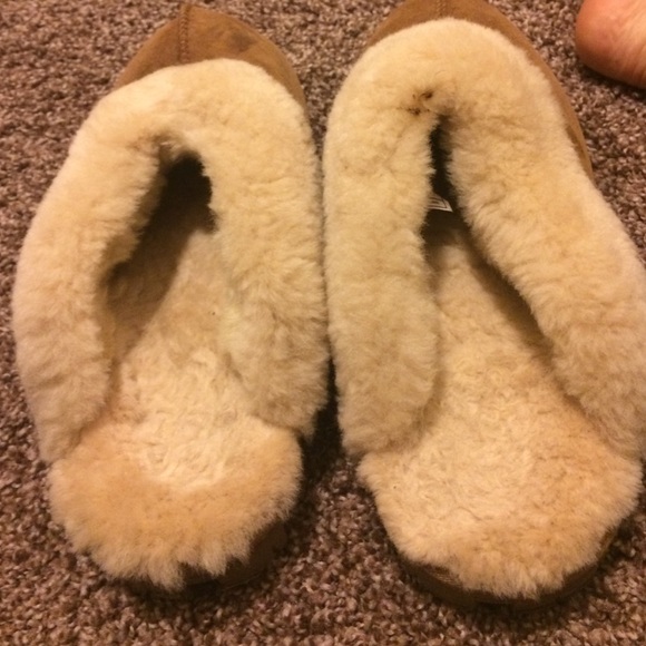 Sold on Merc☀️Women's Coquette Ugg Slippers - Picture 2 of 4