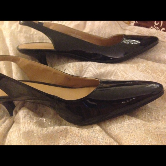 Pointed kitten heels