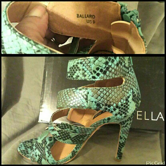 Turquoise Snakeskin High Heel Sandals NIB - Picture 3 of 4