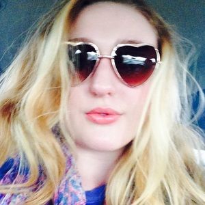 Meet your Posher, Macy