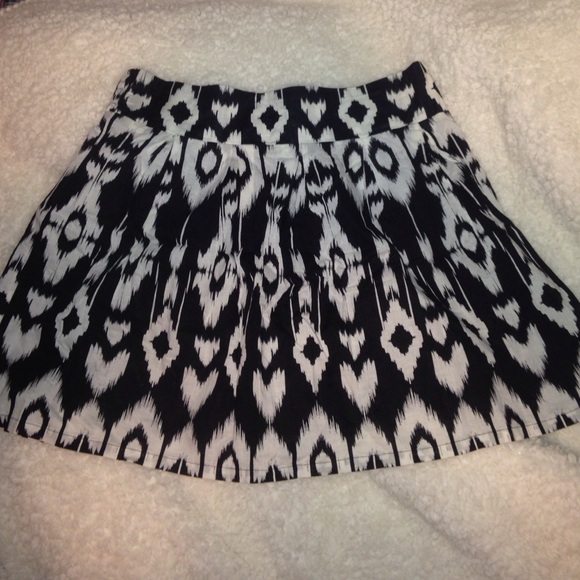 black and white printed skirt