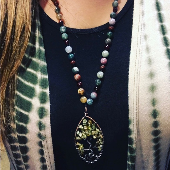 Hello, I'm Tara welcome to my closet! - Picture 4 of 8