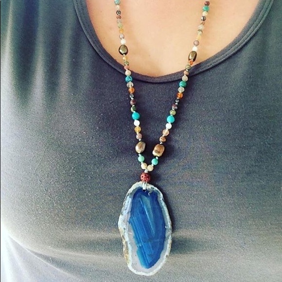 Hello, I'm Tara welcome to my closet! - Picture 5 of 8