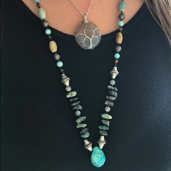 Hello, I'm Tara welcome to my closet! - Picture 6 of 8