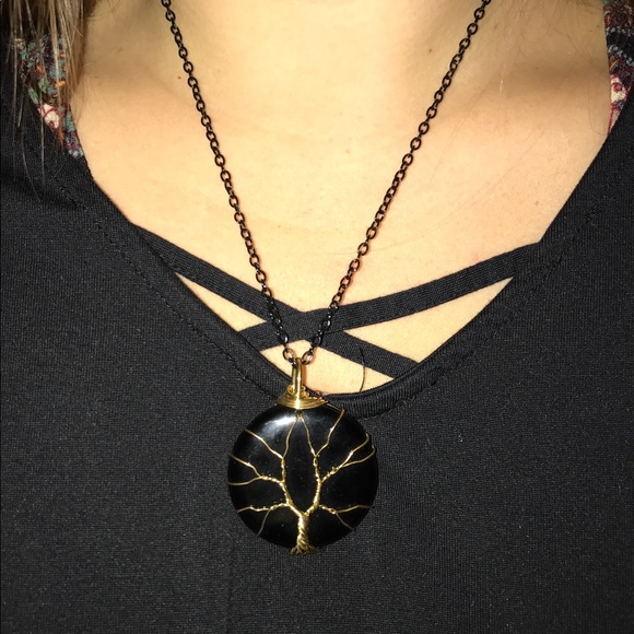 Hello, I'm Tara welcome to my closet! - Picture 8 of 8