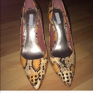 Rachael Roy Snake skin Pumps