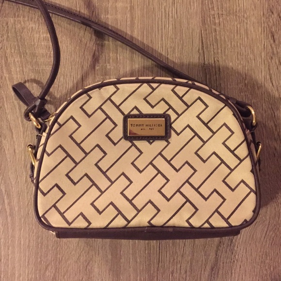 NWOT Tommy Hilfiger Crossbody Purse