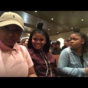 Meet your Posher, Makia