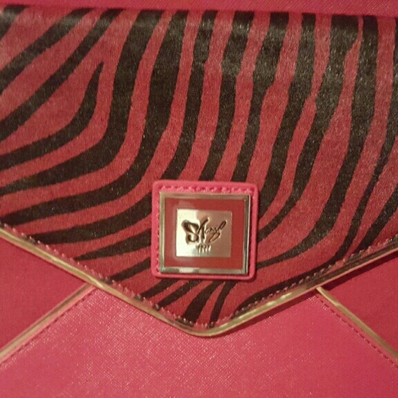 1827 Sharif Purse