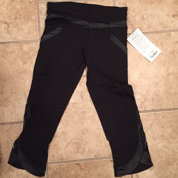 NWT Lululemon chase me crop II