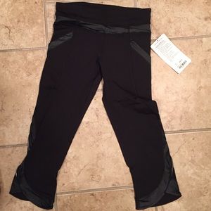 NWT Lululemon chase me crop II