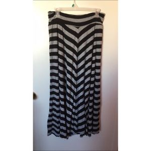 black and grey maxi skirt