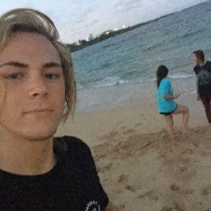 Meet your Posher, Ethan