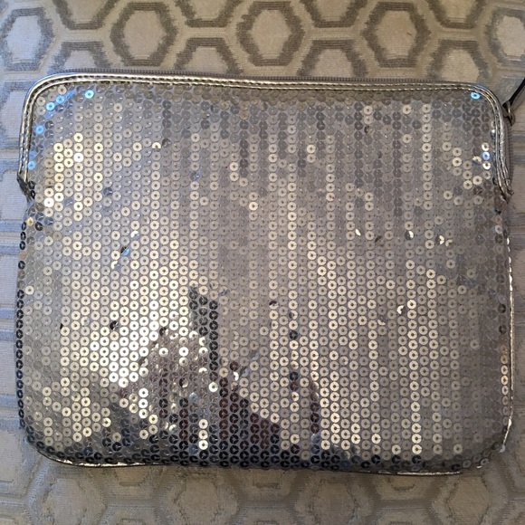 🛍 Nine West Silver Sequined Large Zip Tablet Case - Picture 2 of 3