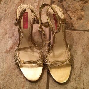 Amazing gold Betsy Johnson heels!