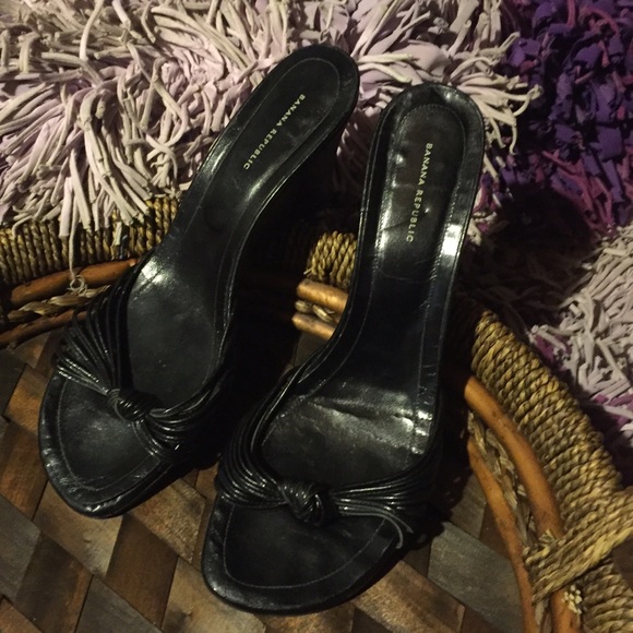 Banana Republic black sandals - Picture 2 of 3
