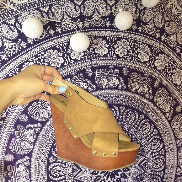 Faux wood platform wedges