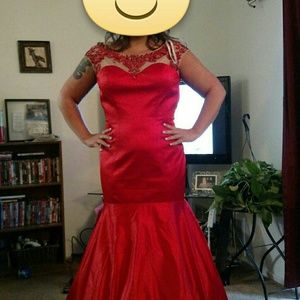 Sherri hill gown red