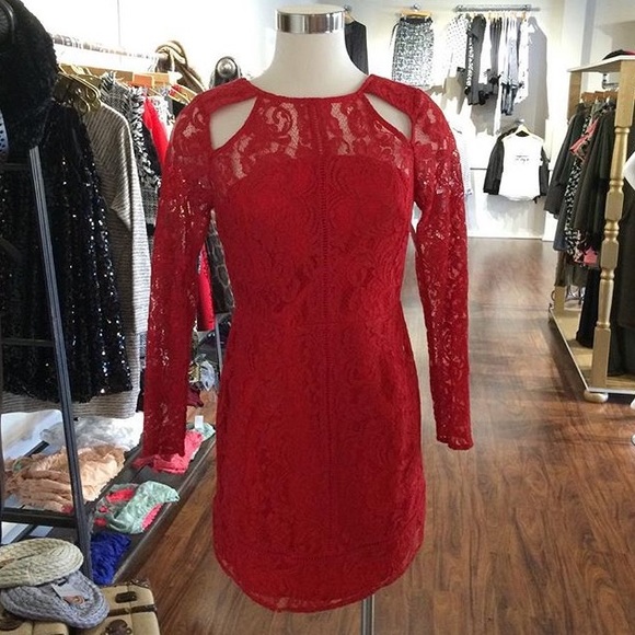 BEAUTIFUL RED LACE DRESS