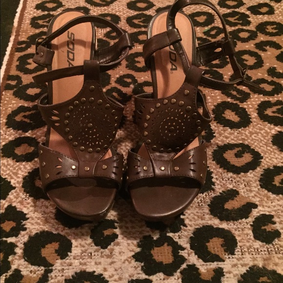 Brown wedges - Picture 2 of 3