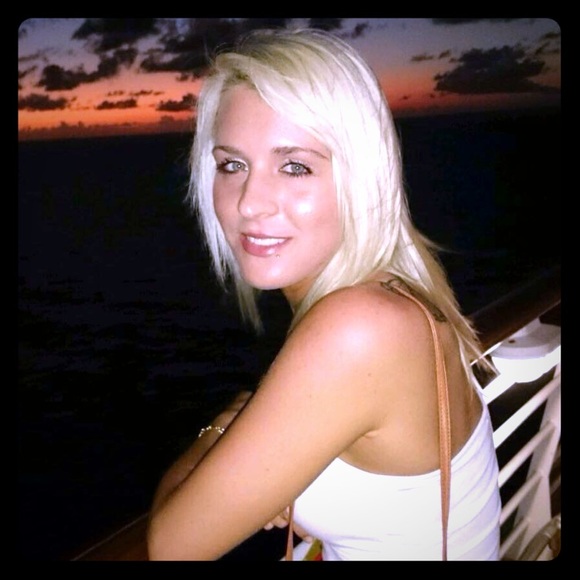 Meet your Posher, Tori - Picture 6 of 8