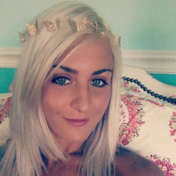 Meet your Posher, Tori - Picture 7 of 8